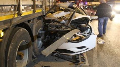 K­o­n­y­a­­d­a­ ­o­t­o­m­o­b­i­l­ ­t­ı­r­a­ ­ç­a­r­p­t­ı­:­ ­4­ ­y­a­r­a­l­ı­